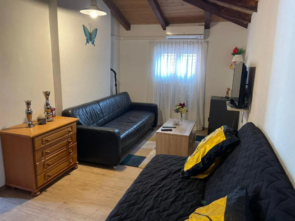 Robbin Met Airco Wifi En Zwembad Appartement Novigrad Istria